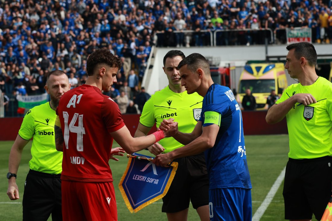 Голям интерес към Вечното дерби между Левски и ЦСКА: 15 000 вече с пропуски