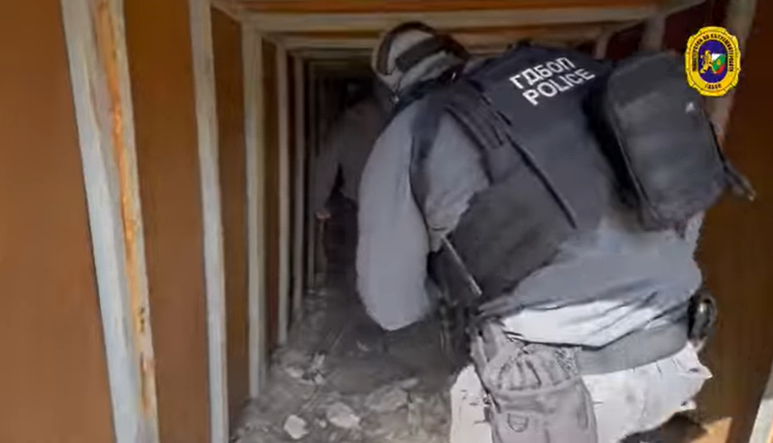 мащабна акция разкриха мина галерии превърната наркооранжерия снимки видео