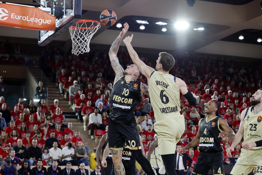 Монако си уреди дуел с Везенков и Олимпиакос в плейофите на Евролигата (ВИДЕО)