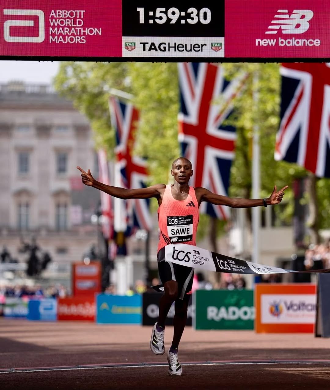Исторически пробив: Сабастиан Соу слезе под два часа на Лондонския маратон