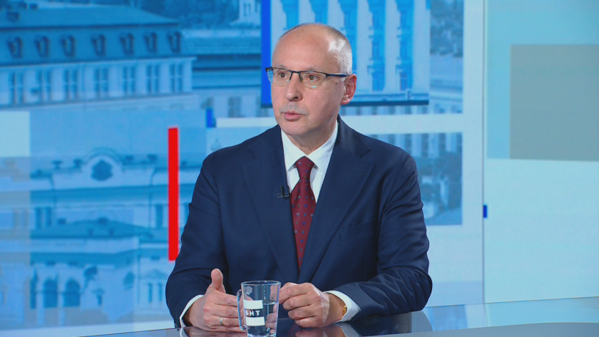 Не можем да се сърдим на Румен Радев за нашите