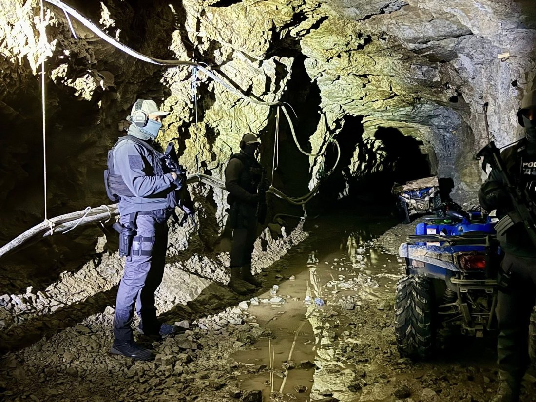 ГДБОП показа наркофабриката в мината край Кюстендил (СНИМКИ)