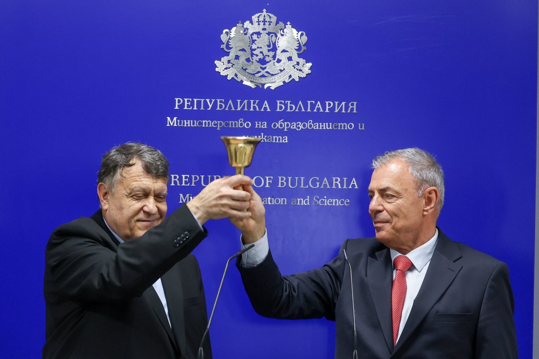 Новият министър на образованието и науката проф. Георги Вълчев прие поста от своя предшественик
