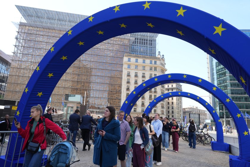 европа празнува единството хиляди посетиха институциите брюксел