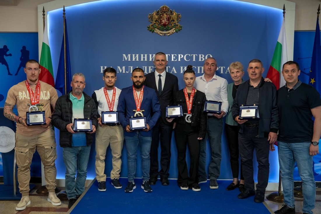 Димитър Илиев награди медалистите от европейското първенство по вдигане на тежести в Батуми