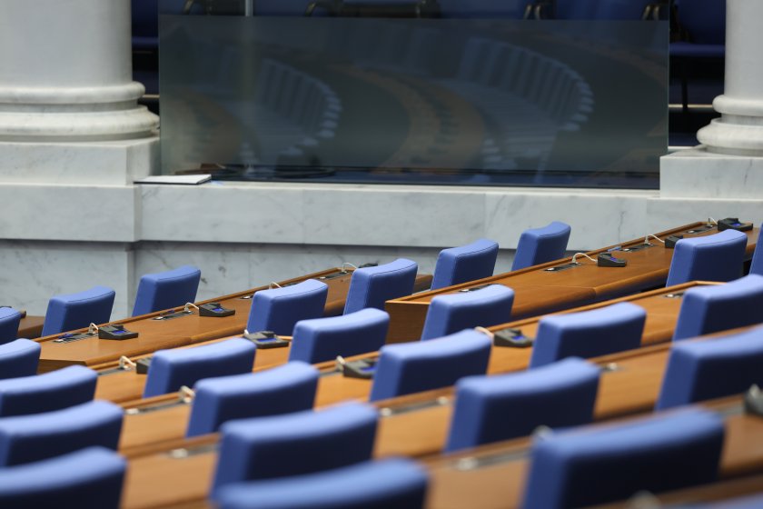 новият парламент застане начело рото народно събрание