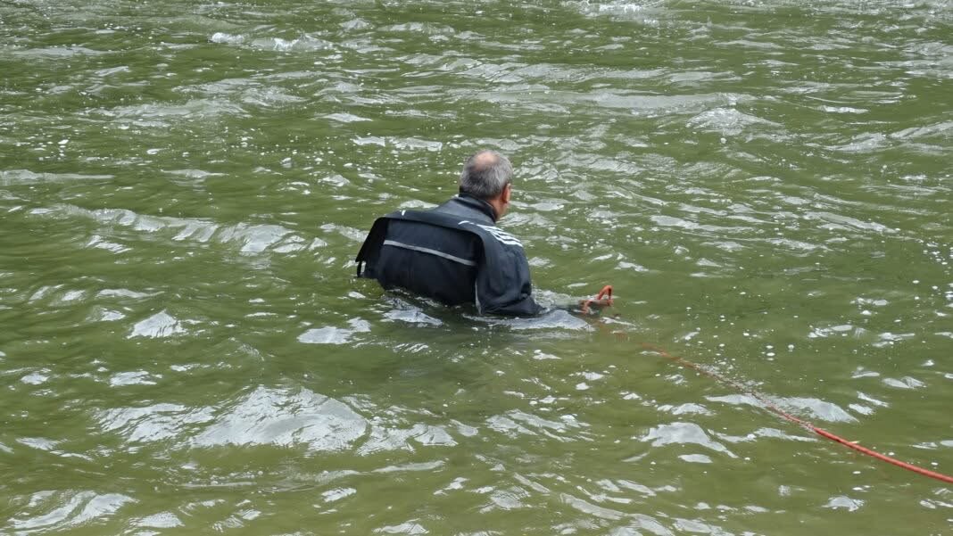 водолази спасиха годишно момче попаднало наводнен участък село шемшево