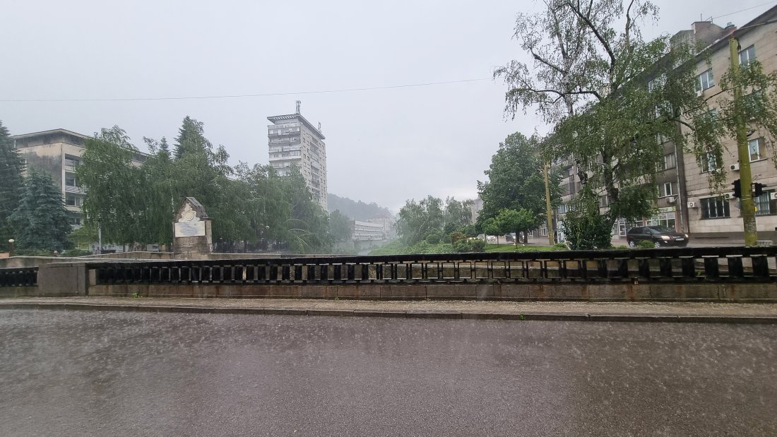 заради наводнени участъци затвориха движение ключови булеварди габрово