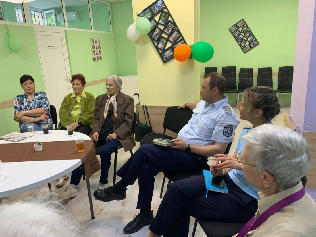 полиция социални работници помагат домовете самотни възрастни хора бургас
