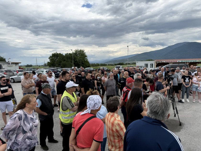жители община септември протестираха увеличението такса смет