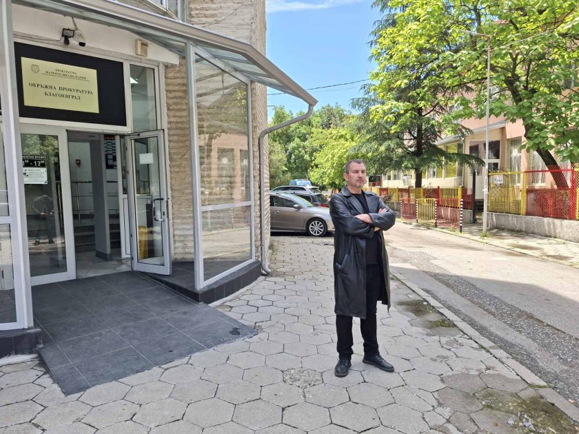 бащата годишното момиче съдя прокуратурата