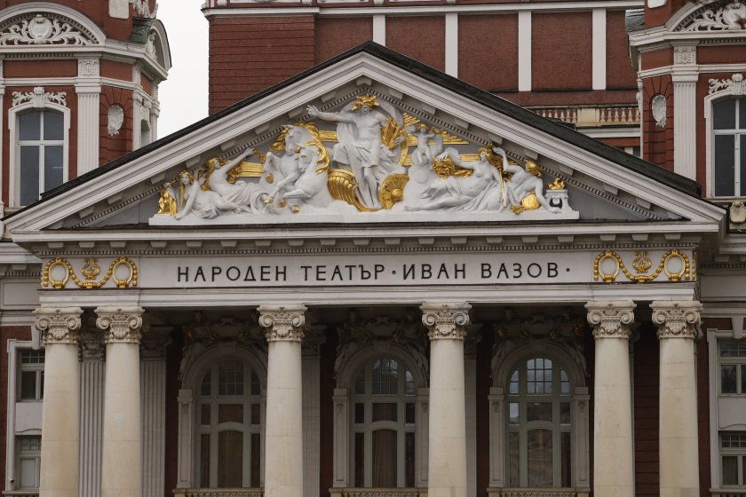 директорът народния театър александър морфов велислава кръстева продължават работата намерят диалог помежду