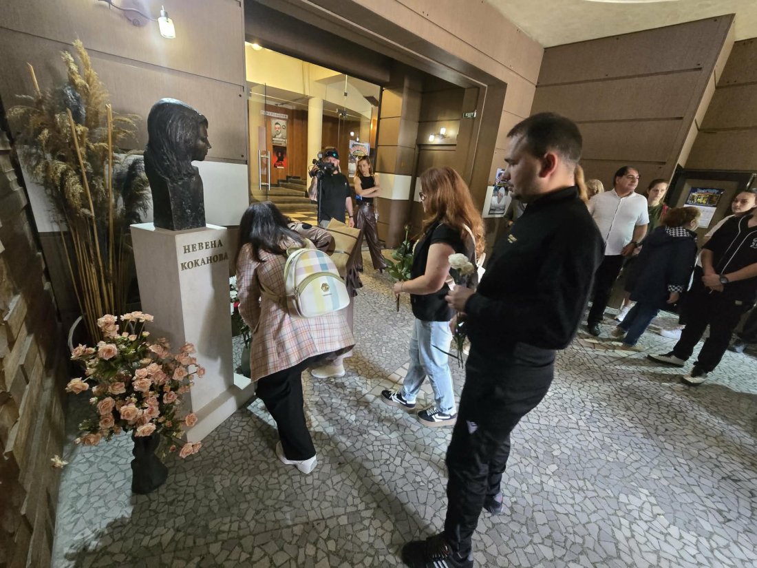 дупница поклониха паметта голямата актриса невена коканова