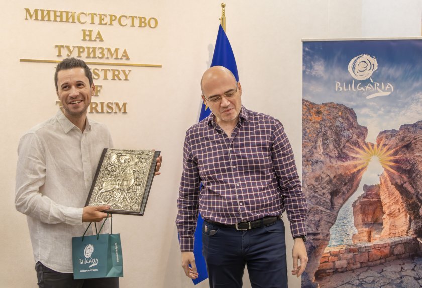 Министерството на туризма отличи Георги Колевичин след изкачването на Еверест
