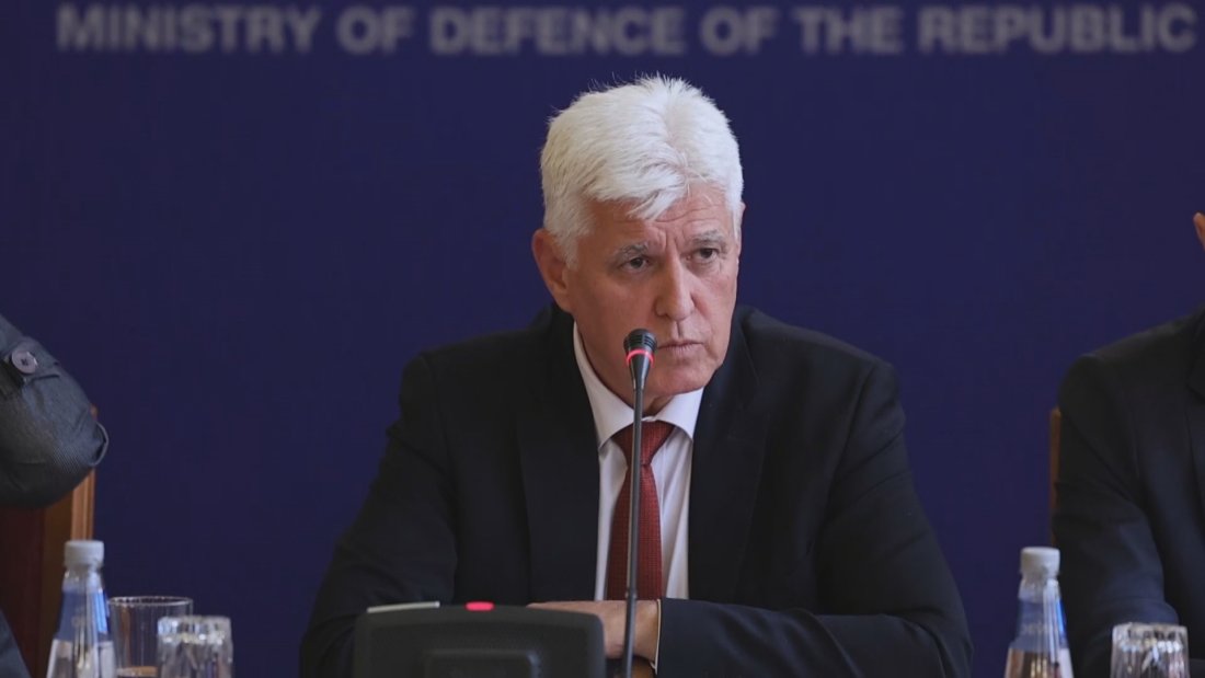 Военният министър: Не предвиждаме предоставянето на повече въоръжение на украинската армия