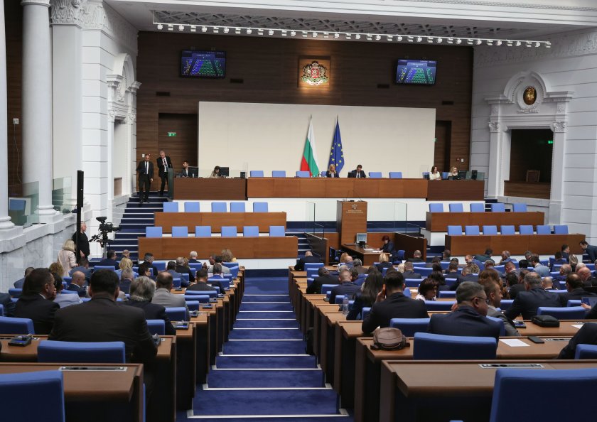 Парите на държавата: Парламентът одобри нов дълг от 3.8 милиарда евро
