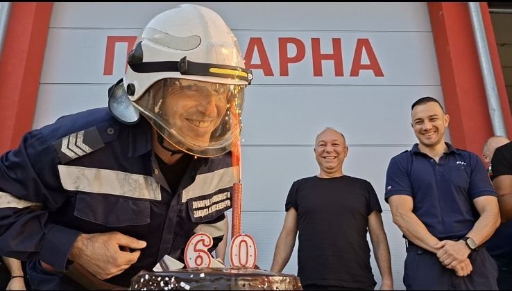 дългослужилият пожарникар павел баня пенсионира години служба снимки