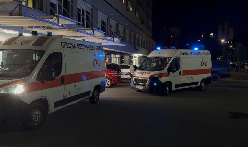 Откриха 33 мигранти в бус край Бургас, има пострадали