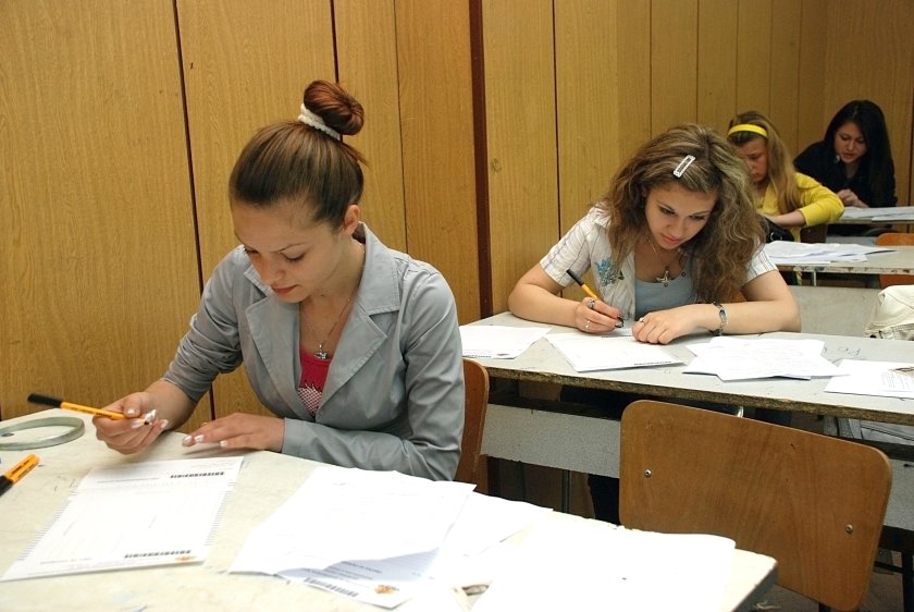 Седмокласниците пишат преразказ по разказа на Христо Раянов