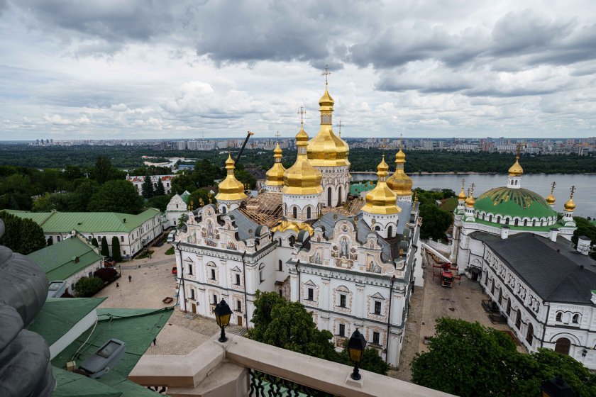 отпусна първия транш заема милиарда евро украйна