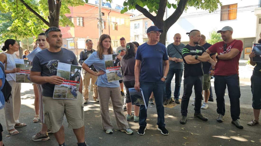 Протест срещу ветропарк в защитена зона „Крумовица“
