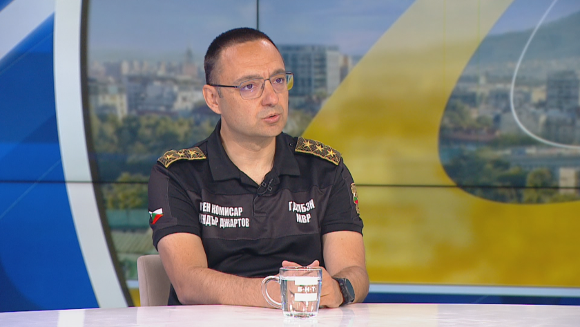Овладян е големият пожар, който се разговаря вчера в хале