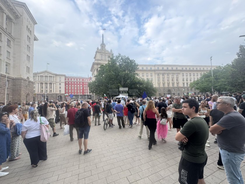 протестиращи кабинета румен радев събраха центъра софия
