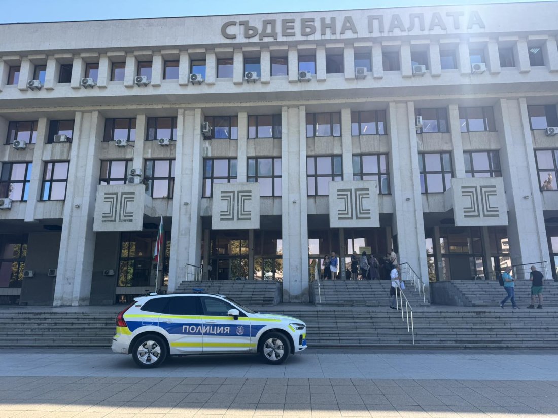 Сигнал за бомба прекъсна делото в Съдебната палата в Бургас