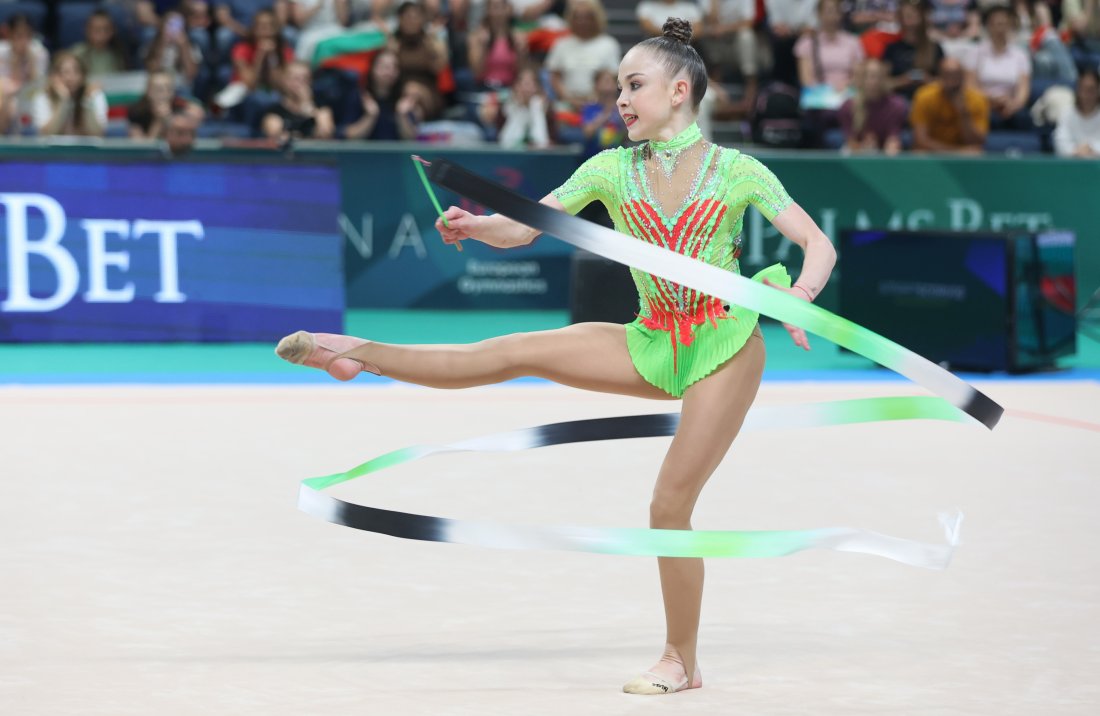 стилияна николова заема трето временното класиране многобоя световната купа милано
