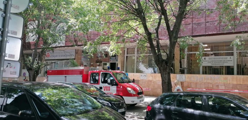 сигнали взривни устройства административни сгради страната