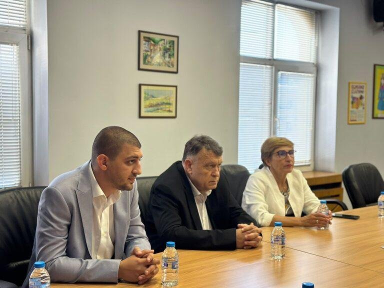 мон съдейства възстановяване диалога натфиз спазване академичната автономия