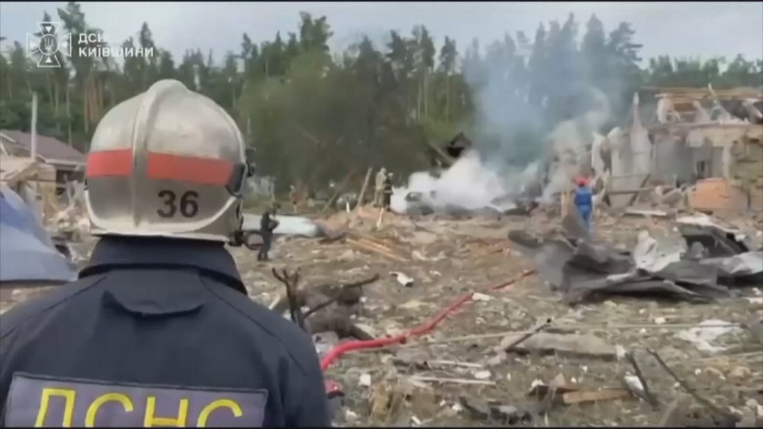 Най-малко 15 души загинаха при нови руски удари срещу Украйна