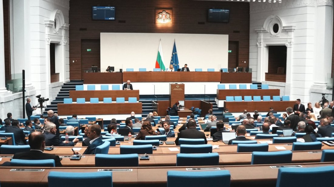 Парламентът включи в заседанието си предложението за разполагането на американски самолети на летище "Безмер"
