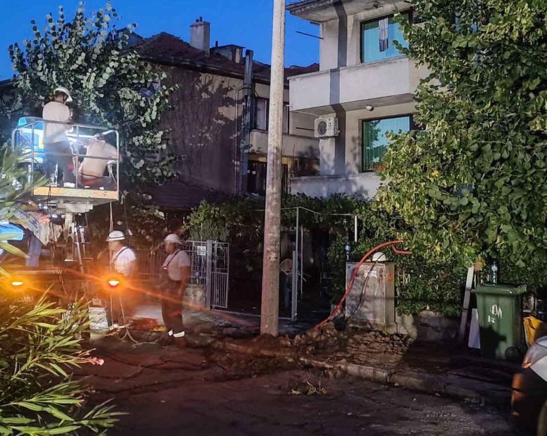 Бурята в Приморско нанесе щети на електропреносната мрежа
