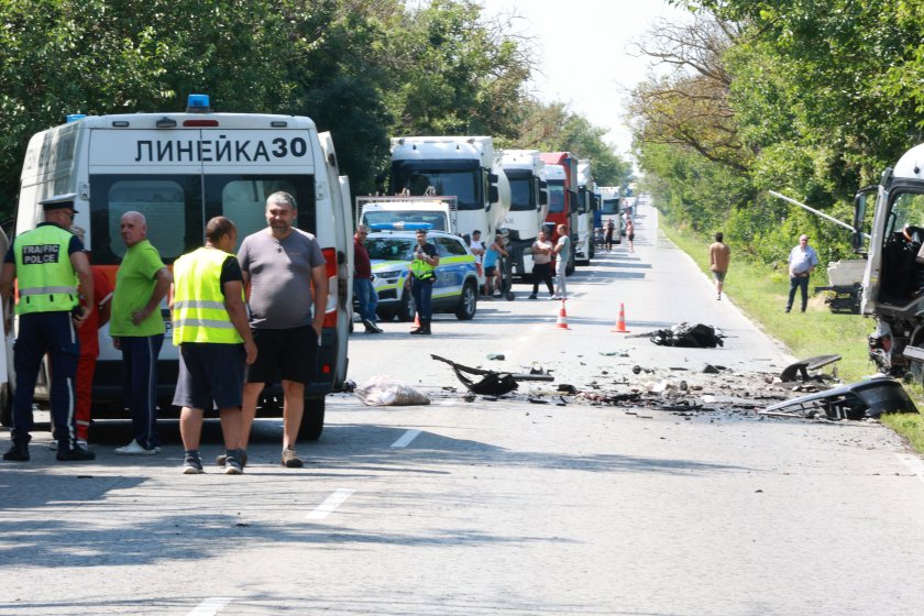 тежка катастрофа затвори пътя русе ndash бяла четирима души загинаха снимки
