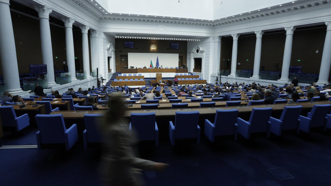 напрежение парламента заради външната политика правителството