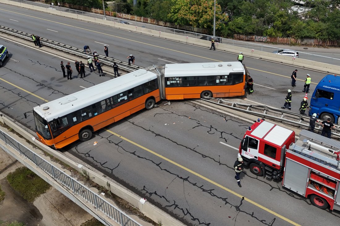 Разследват инцидента с автобус на Цариградско шосе