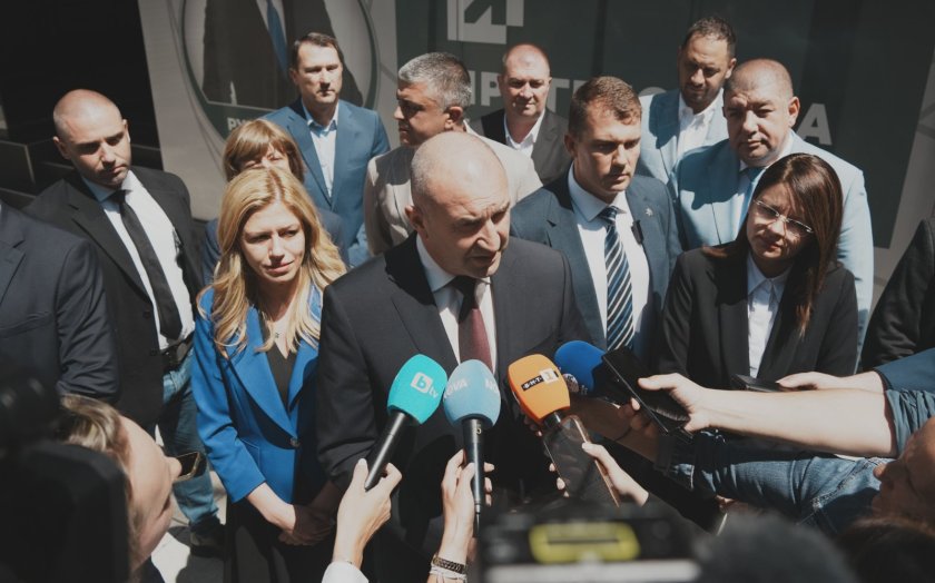Пристигане на американски самолети в авиобаза „Безмер“