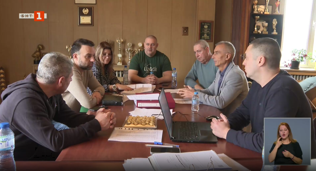 министърът спорта гарантира подготовката националите вдигане тежести въпреки кризата федерацията