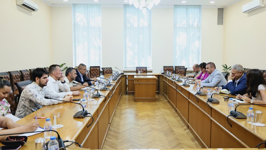 Министър Георги Пеев очаква нови ограничения за трафика на ТИР-ове