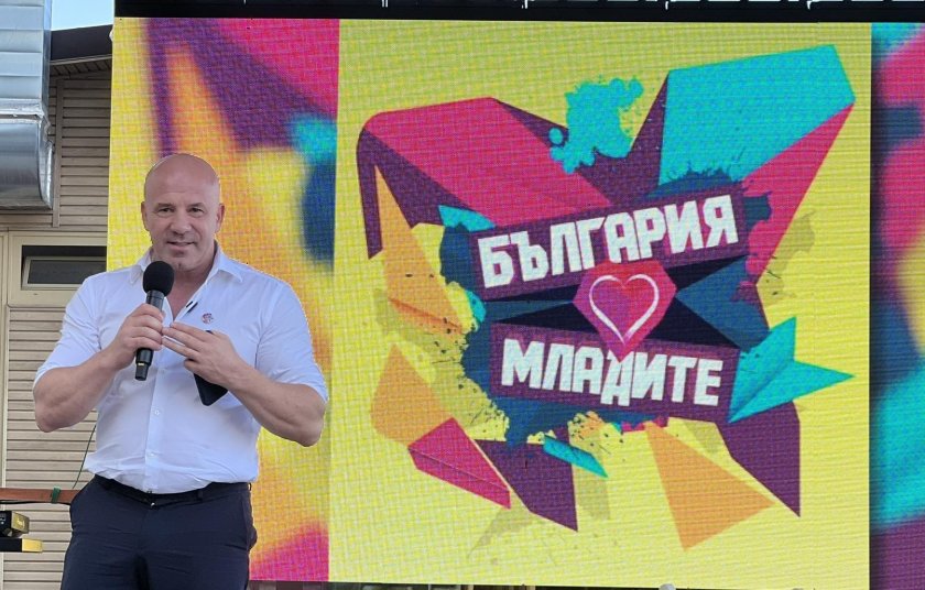 Министър Енчо Керязов към младите хора: Вярвайте в себе си и не се страхувайте да предизвиквате собствените си възможности