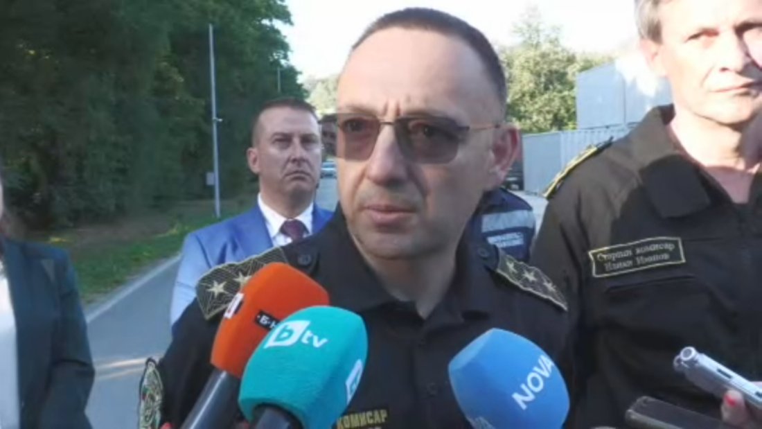 Джартов: Пожарът край военния завод край Трявна е овладян, няма опасност за населението