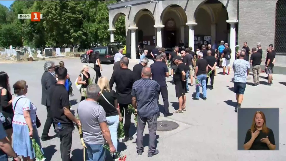 близки приятели изпратиха легендата локомотив софия нако дойчев
