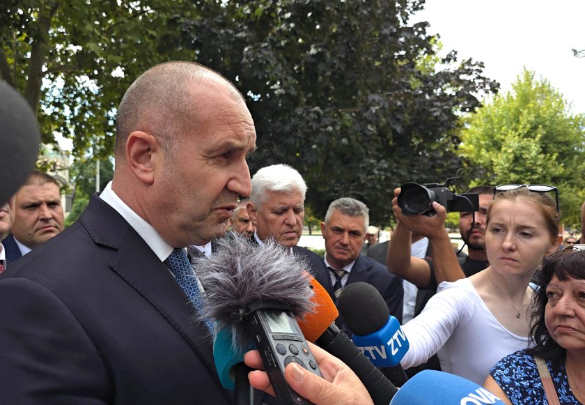 Премиерът Радев поздрави репортера на БНТ Иво Никодимов за активната работа по случая с Ива Михайлова