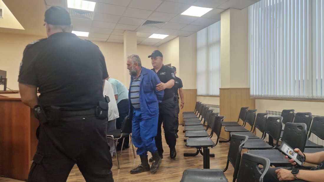 Оставиха в ареста бившия полицай извършил жестокото убийство в Съединение