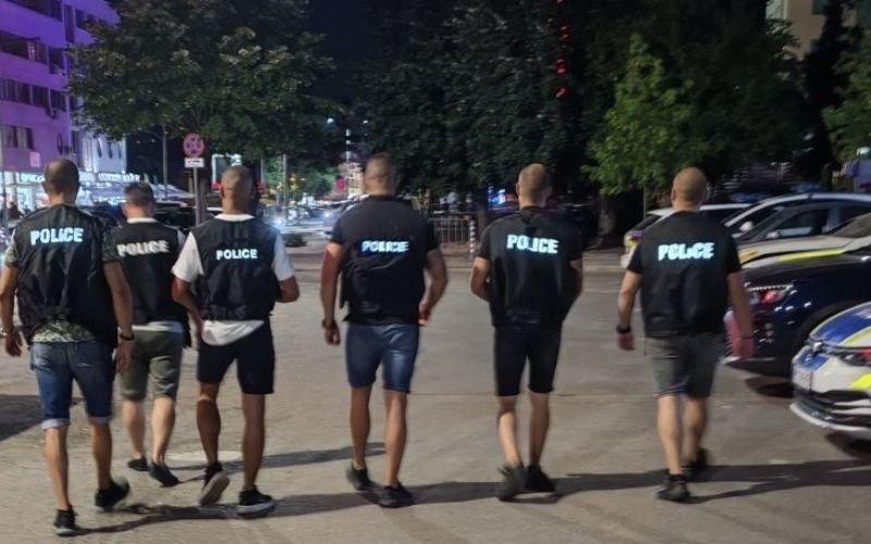 спецакция слънчев бряг четирима задържани открити наркотици райски газ нелегален тютюн снимки