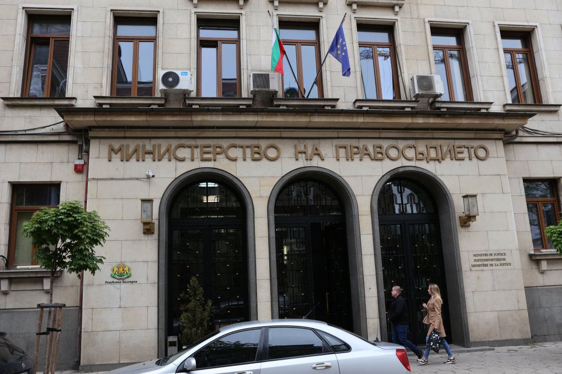 министерството правосъдието иска справката пътуванията пепи еврото прокурор емилия русинова граница