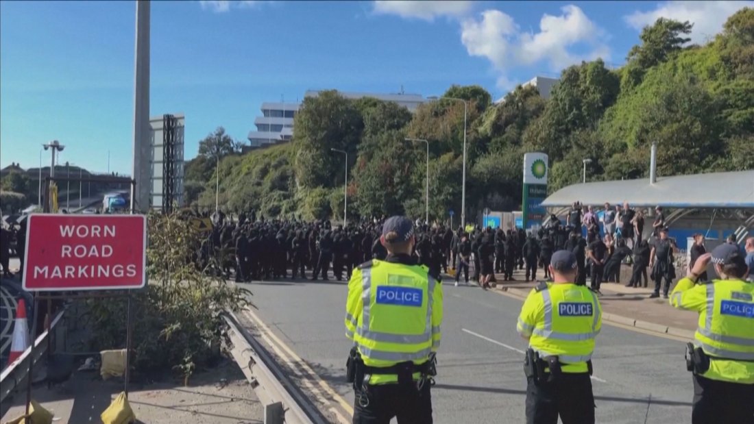 Протест "Спрете лодките" в Дувър: За първи път катер на "Фронтекс" в Ламанша за спасяване на мигранти