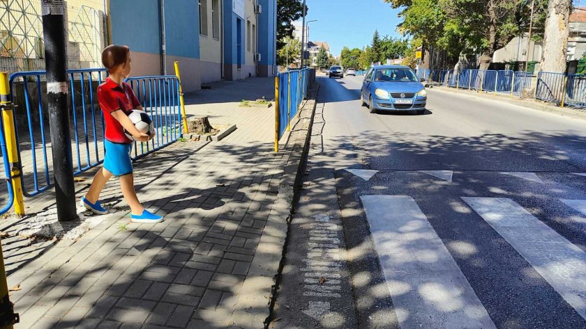 засилено полицейско присъствие около училищата добричко първия учебен ден