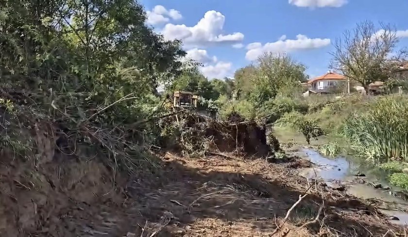 почистват коритата реките ропотамо дяволска заради риск обилни дъждове